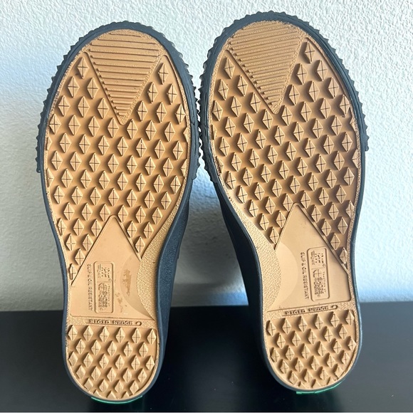 PF Flyers Unisex Black Sandlot Center Slip Resistant Hi Top Sneaker M 6 / W 7.5. - Picture 7 of 8